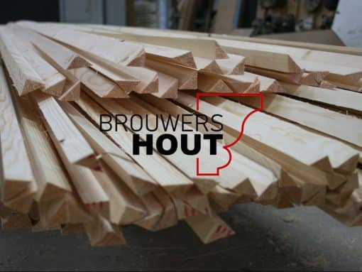 Grenen beton driehoek 20x20mm